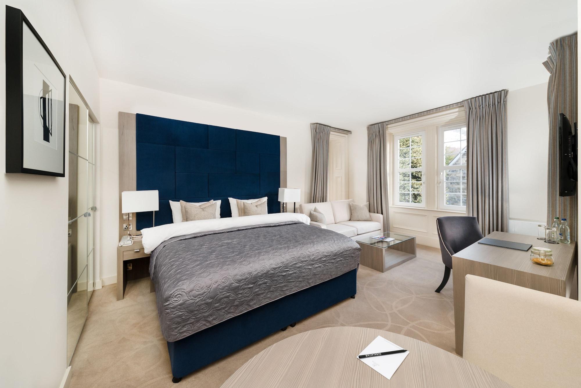 קינלוך ראנוך Dunalastair Hotel Suites מראה חיצוני תמונה A bedroom at the hotel