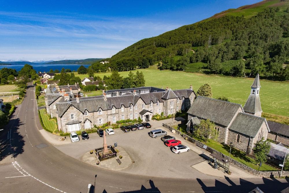 קינלוך ראנוך Dunalastair Hotel Suites מראה חיצוני תמונה The old town of Portree