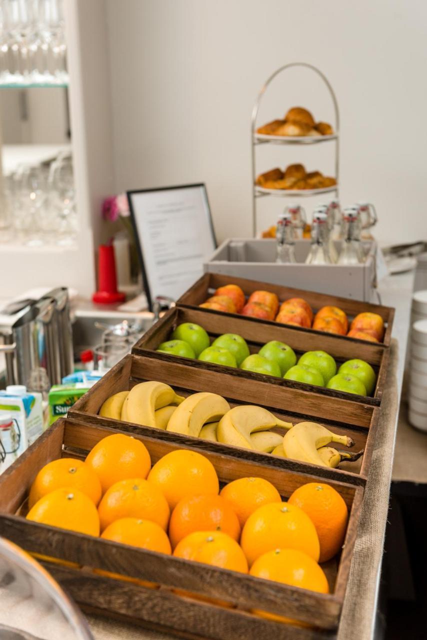 קינלוך ראנוך Dunalastair Hotel Suites מראה חיצוני תמונה Fruit at a buffet