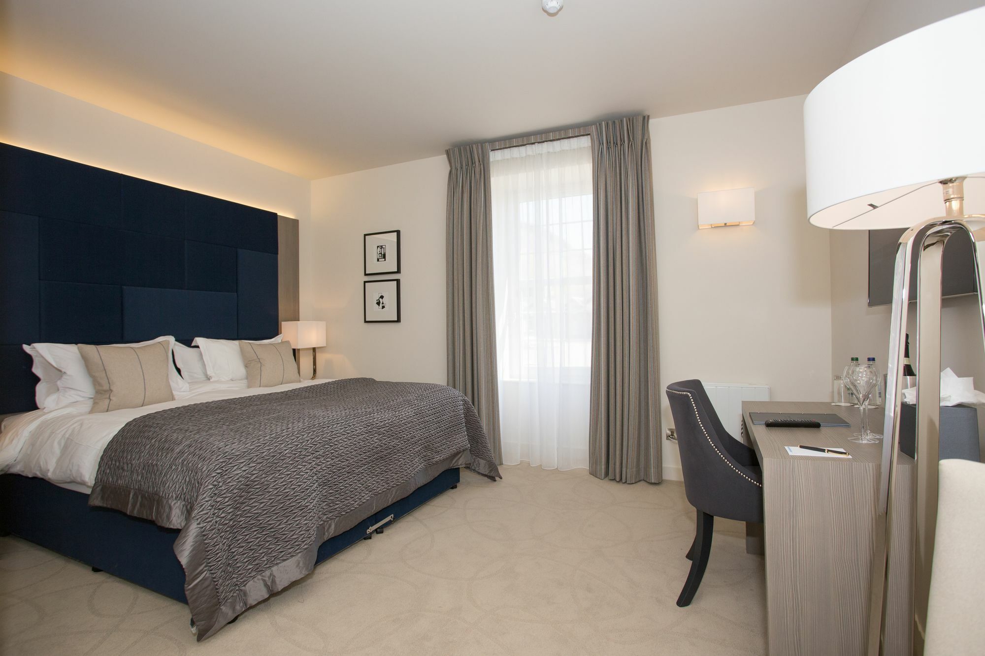 קינלוך ראנוך Dunalastair Hotel Suites מראה חיצוני תמונה A bedroom at the hotel